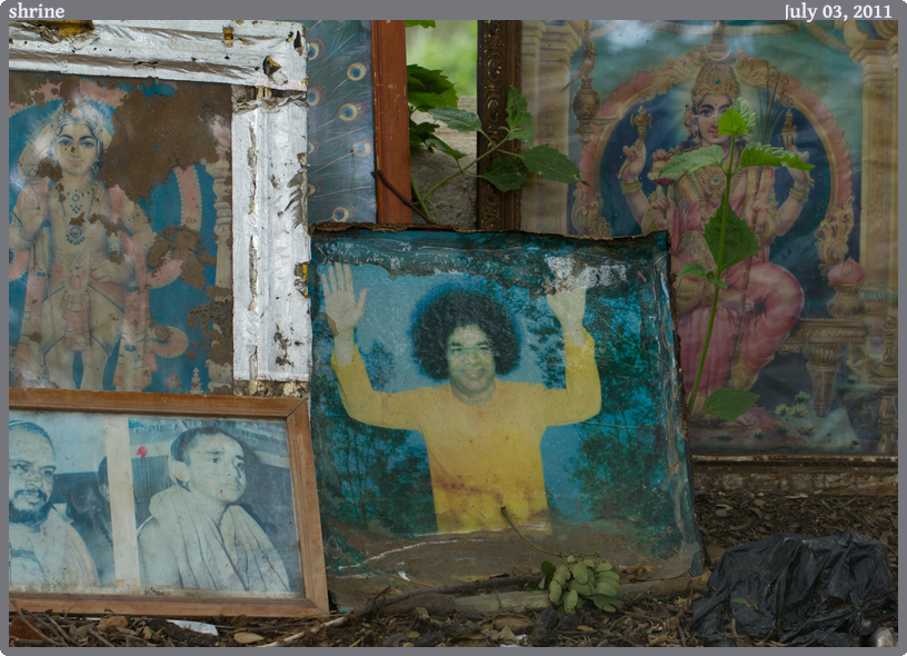 shrine, taken 2011-07-03 || Canon Canon EOS REBEL T2i | 100mm | 1/60s @ f/4.5