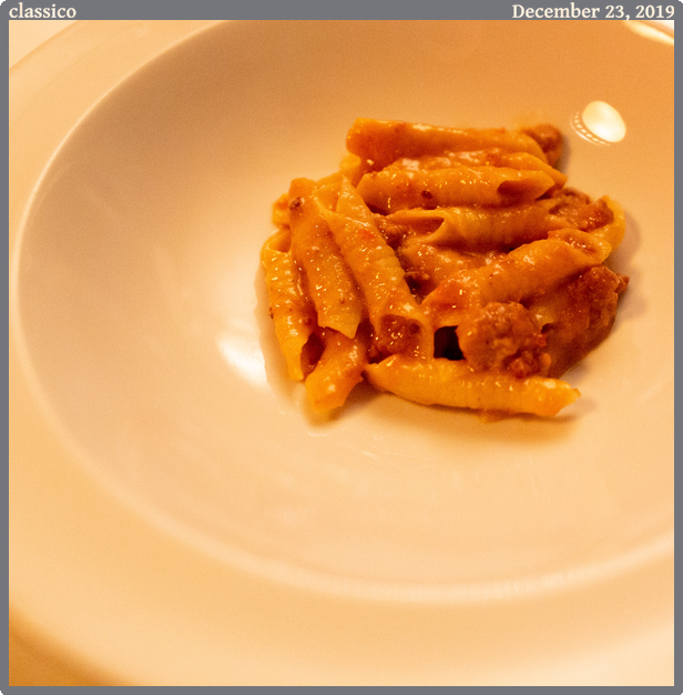 classico, taken 2019-12-23 || Canon Canon EOS 6D | 24mm | 1/20s @ f/2.8