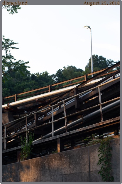 disneyland, taken 2018-08-25 || Canon Canon EOS 6D | 100mm | 1/100s @ f/5.6