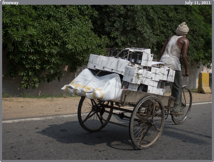 freeway, taken 2011-07-11 || Canon Canon EOS REBEL T2i | 30mm | 1/1250s @ f/4.5