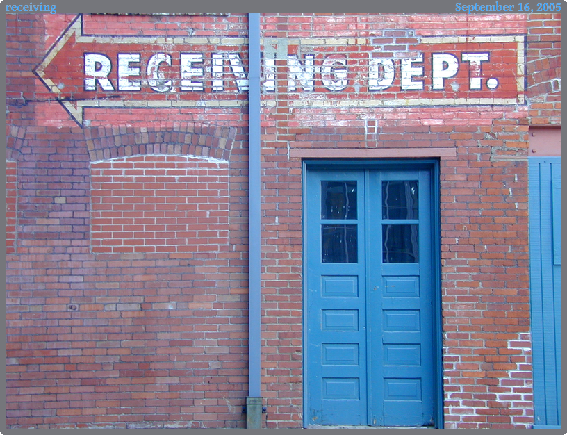 receiving, taken 2005-09-16 || NIKON E950 | 19 | 1/30s @ f/3.9